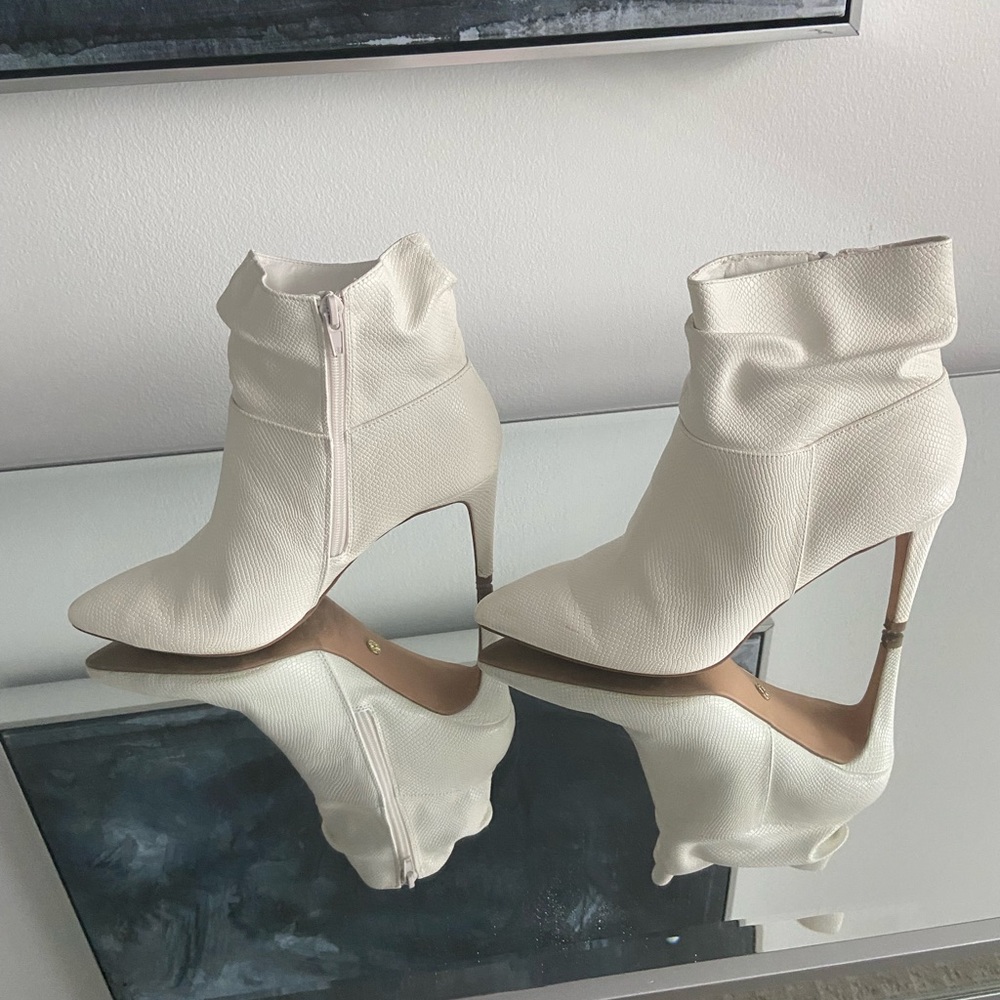 Ankle boots in pristine condition.